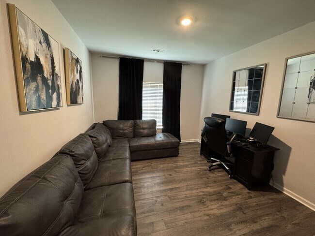 Building Photo - 124 Blackburn Trace