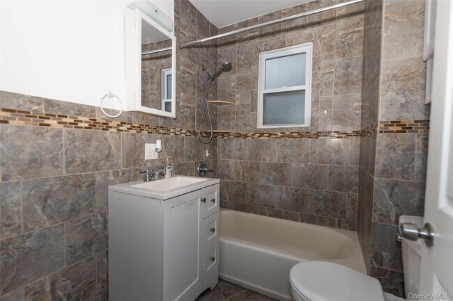 Building Photo - 27 Park Pl