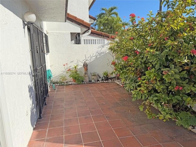 Building Photo - 1331 SW 124th Ct