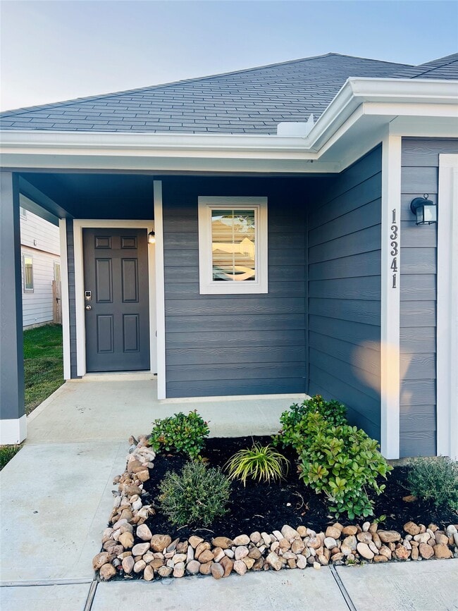 Building Photo - 13341 Burbot Dr