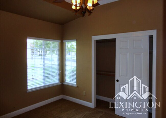 Building Photo - Spacious, single-story, 3bd-2ba Home located in Folsom's desirable Natoma Station community!