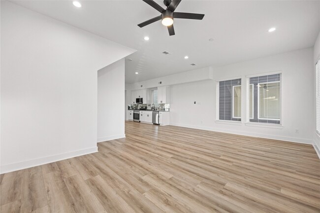 Building Photo - 14105 W Forest Dr