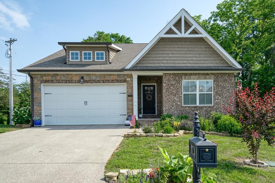 Primary Photo - 1124 Cross Pointe Dr