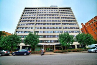 Building Photo - {803 #604} Churchill Condo Located on the ...