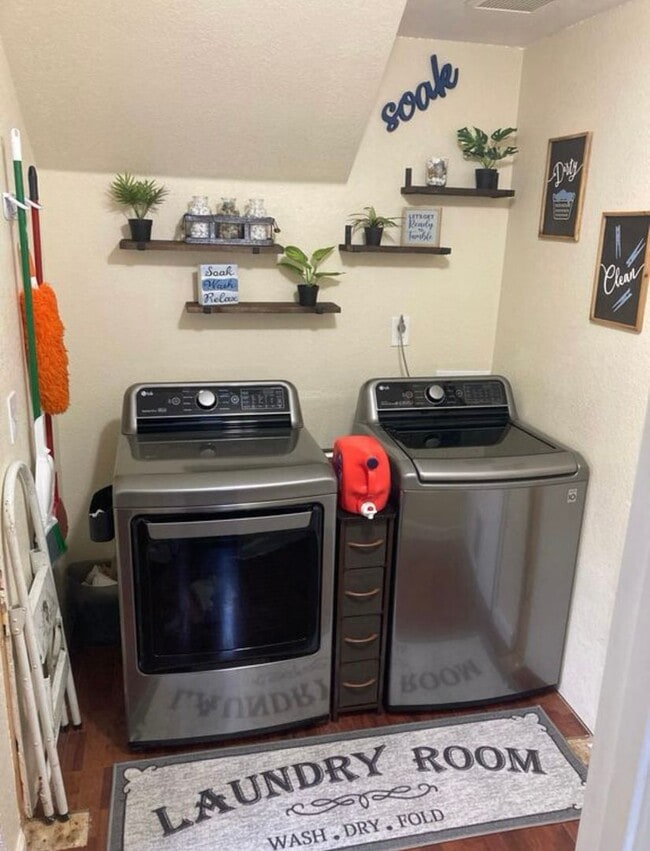 Building Photo - Newly Updated 3 Bedroom 3 Bath Home in Cov...