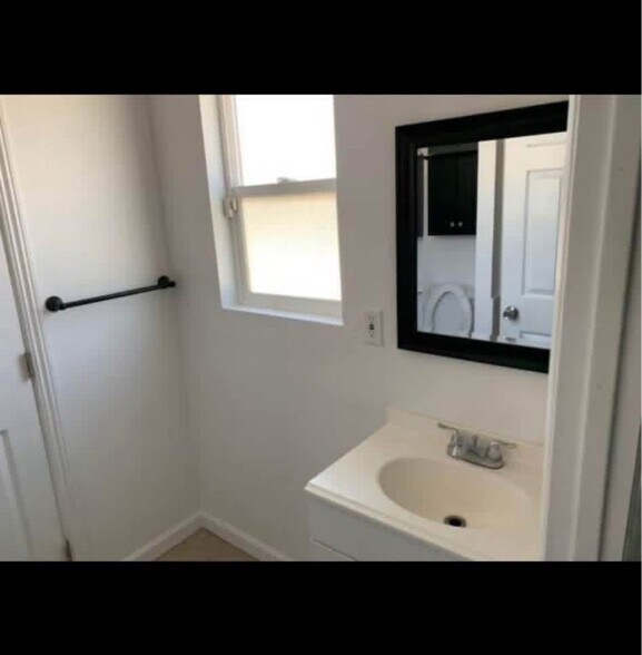 Building Photo - 16 Springs Rd