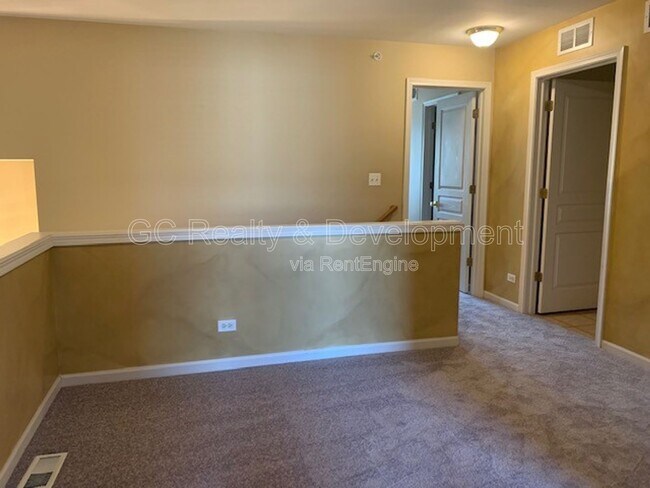 Building Photo - 922 Kings Canyon Dr