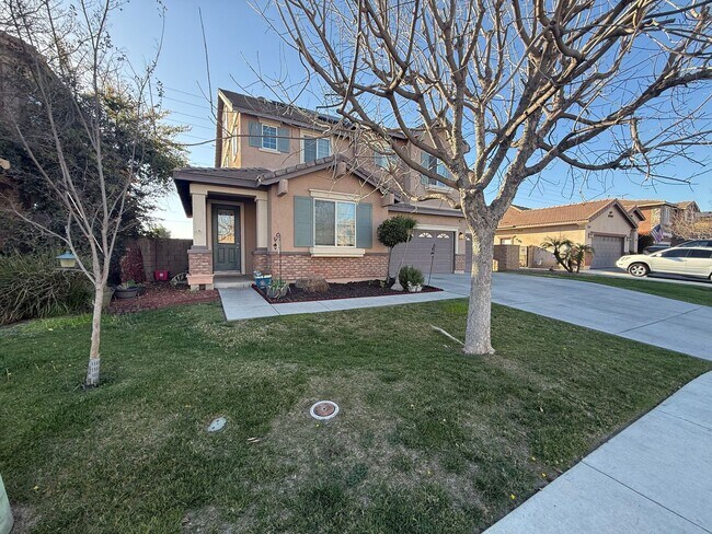 Building Photo - 5 Bedrooms 3 Baths! Resort Living at The Lakes Community in Menifee!