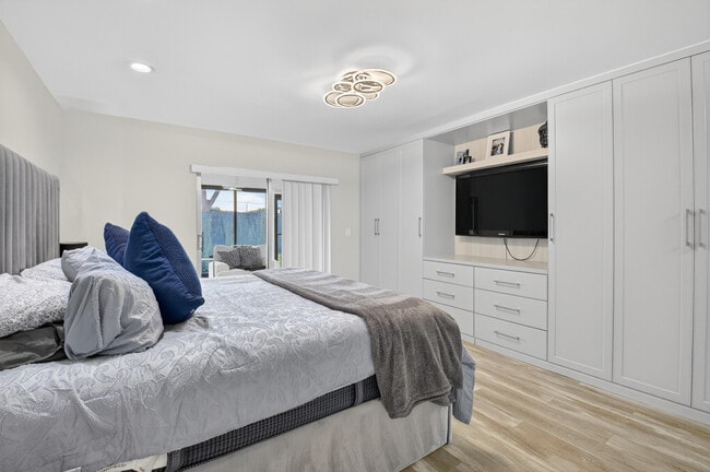 Building Photo - 8256 Summerbreeze Ln