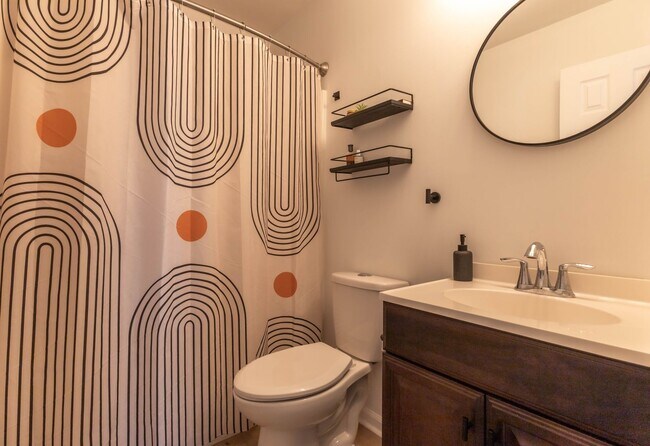 Building Photo - READY SOON! Beautifully Updated 3BR/2BA Ho...