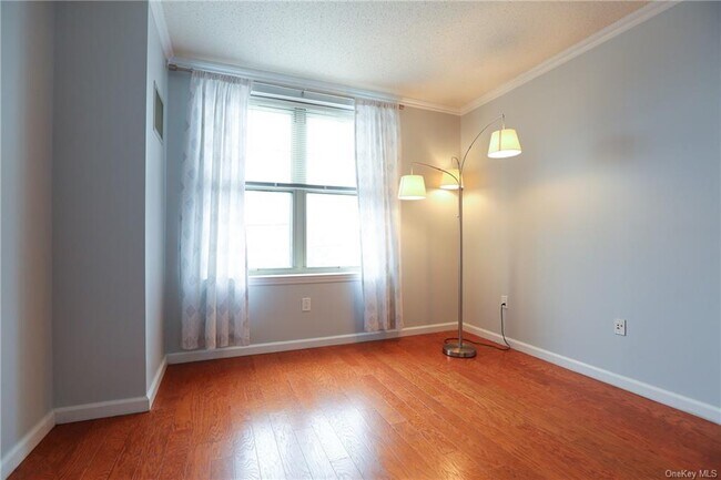 Building Photo - 300 Mamaroneck Ave
