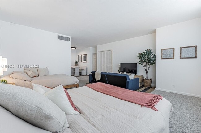 Building Photo - 1000 West Ave