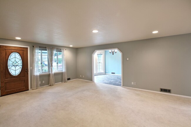 Building Photo - Beautiful Home in Gleneagle Neighborhood