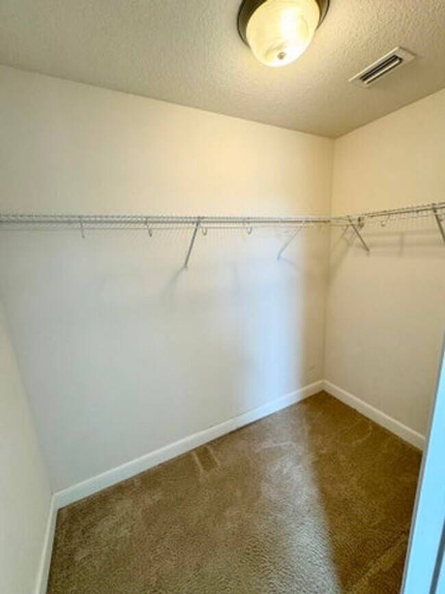 Building Photo - 341 Bay Colony Dr N
