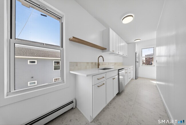 Building Photo - 259 Laurel Ave