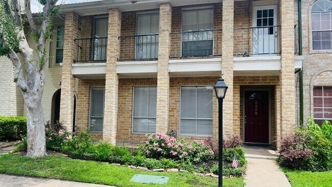 Building Photo - 3258 Continental Dr