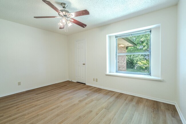 Building Photo - 4501 Ridge North Rd