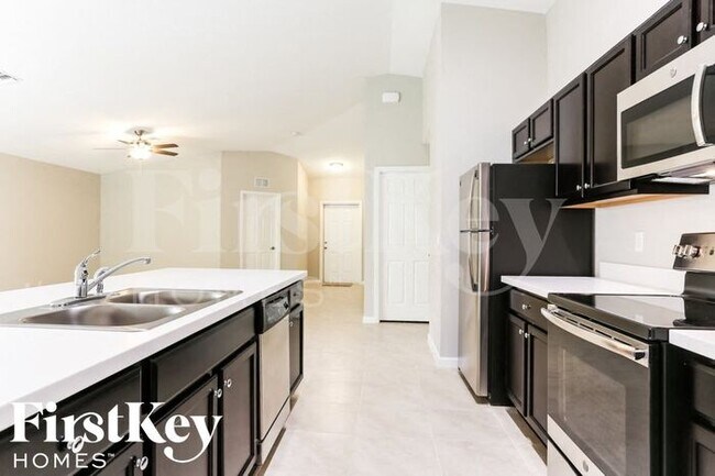 Building Photo - 4502 SW Yamada Dr
