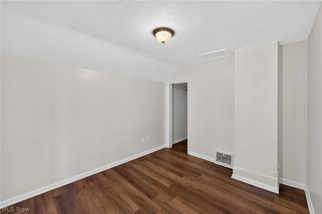 Building Photo - 505 Brown St