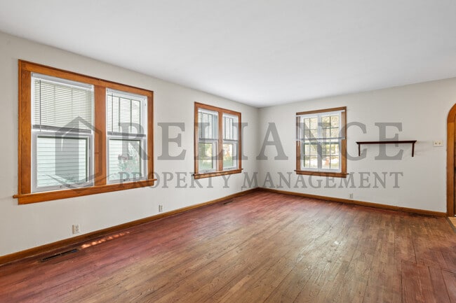 Building Photo - 216 S Meridian Ave