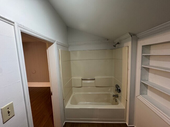 Building Photo - 804 3rd St