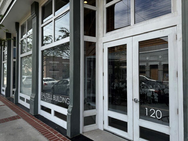 Building Photo - 120 S Cypress St