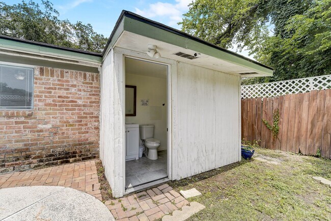 Building Photo - 8851 Alcott Dr