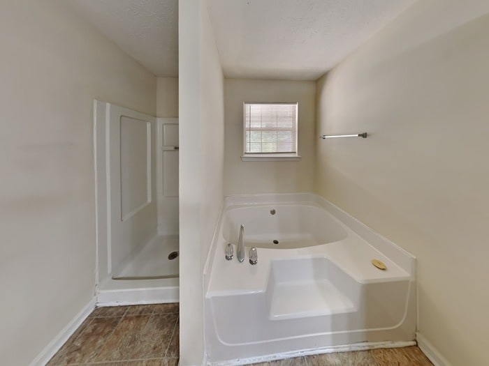 Building Photo - 1410 Stoneleigh Way