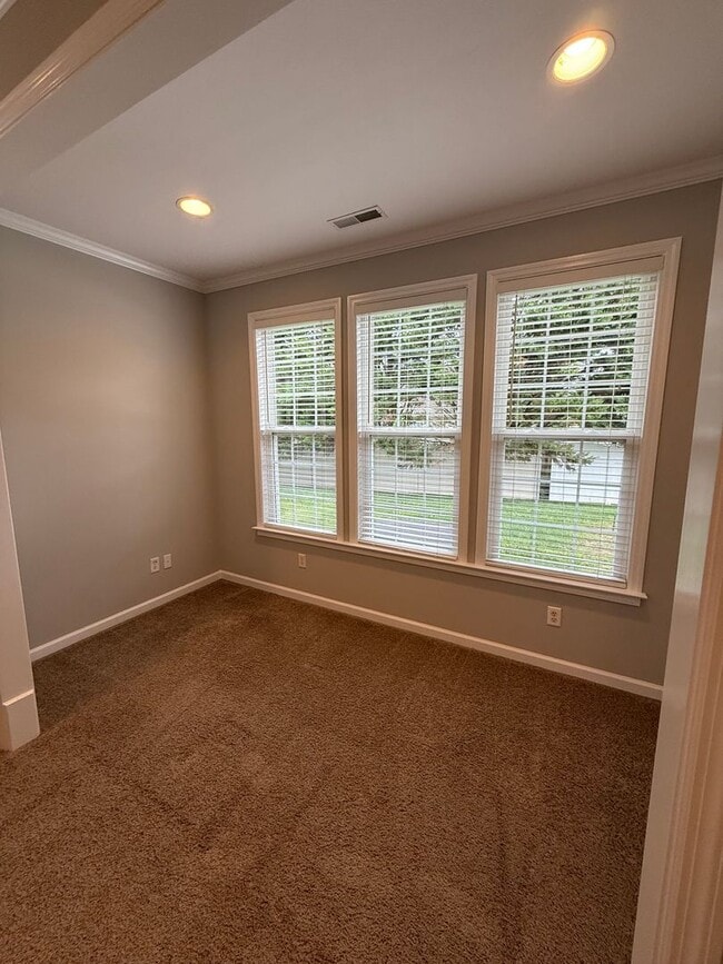 Building Photo - 2 Bedroom Townhome for Rent in Stonewall F...