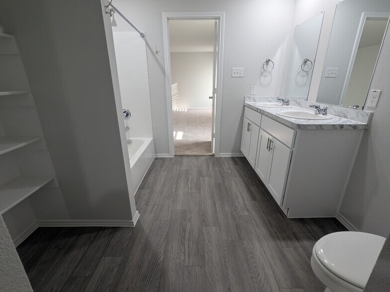 Building Photo - 868 Eagles Nest Dr