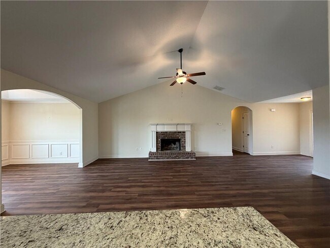 Building Photo - 2125 Savannah Dr