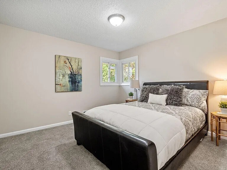 Building Photo - 609 82nd Ave N