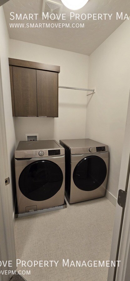 Building Photo - 3213 S Shadywood Way