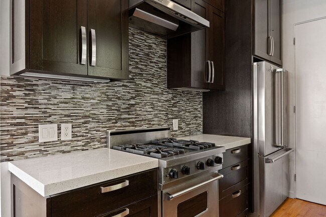 Building Photo - 2409 Strongs Dr