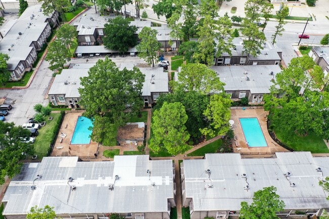 Building Photo - 12633 Memorial Dr