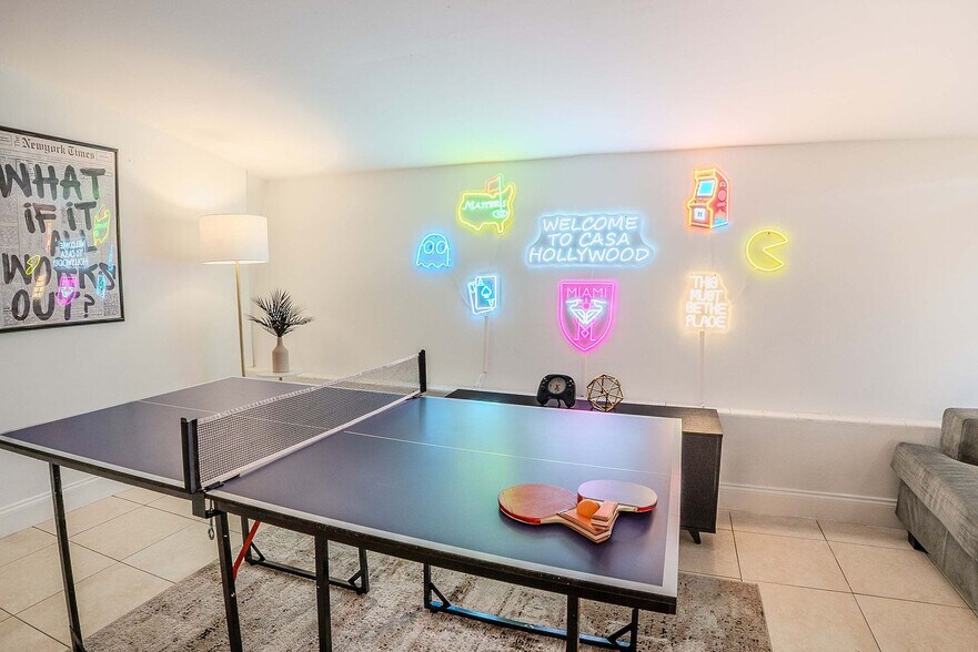 Building Photo - 7531 Simms St