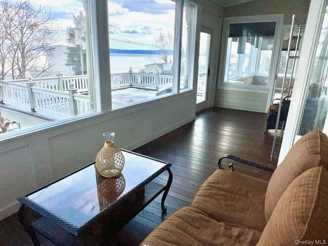 Building Photo - 67 River Rd