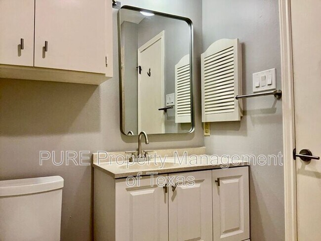 Building Photo - 9103 Comburg Dr