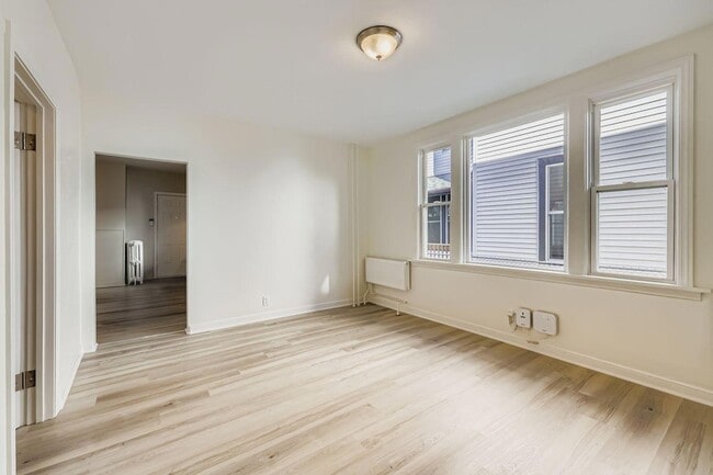 Building Photo - 2630 14th Ave S