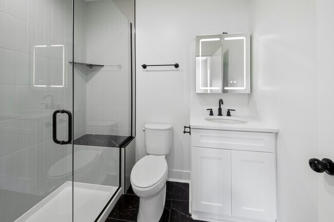 Building Photo - 824 N Maplewood Ave