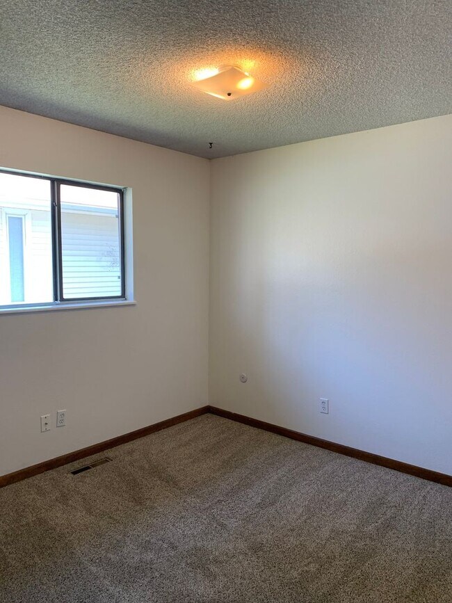 Building Photo - Space to Spread Out | 4 Bed Home + Large Yard Near Old Town