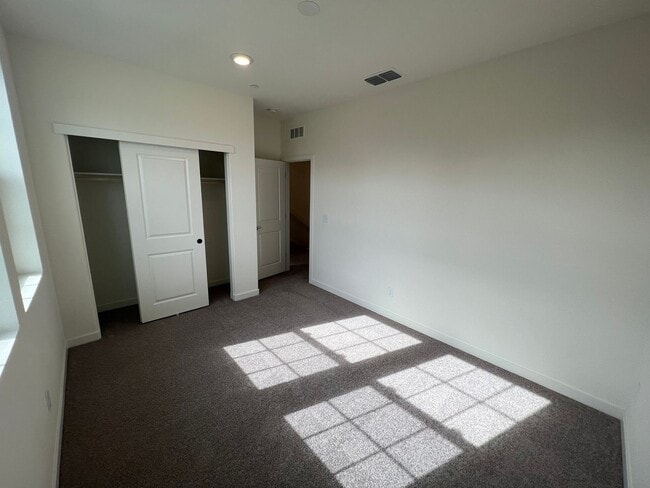 Building Photo - Single Family Natomas