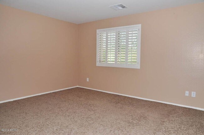 Building Photo - Charming 4 Bed 3 Bath Home in Norterra Area