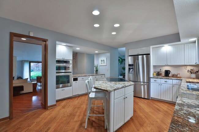 Building Photo - 668 Eagle Ridge