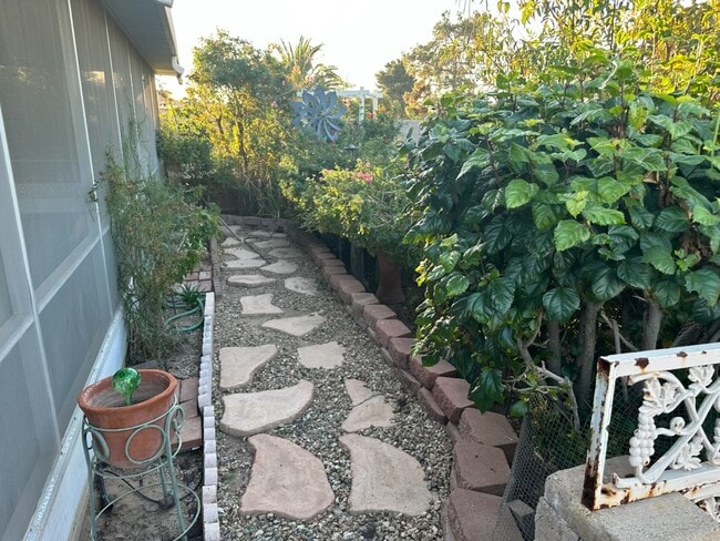 Building Photo - 17622 N Jasmine Dr