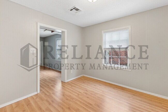 Building Photo - 1128 N Estelle St