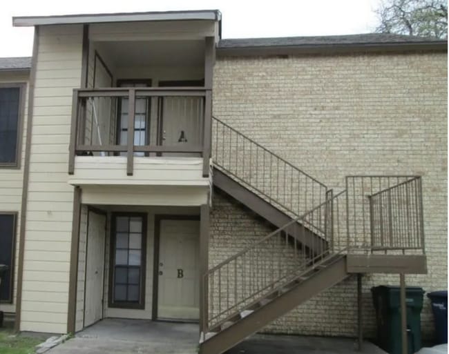 Primary Photo - 2214 Capitan Dr