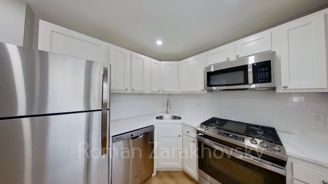 Building Photo - 39 Shepard St