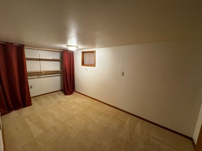 Building Photo - 2 Bedroom + Bonus Room + Loft Hansville Ho...