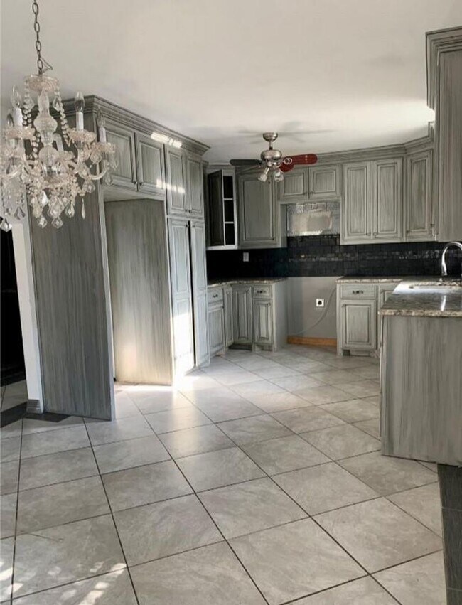Building Photo - Spacious 2 Bed, 1 Bath Home in Riverside R...